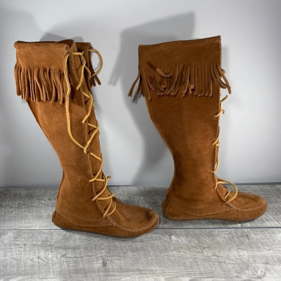 Minnetonka Moccasins 1422 Women's Fringe Mocs Boots Brown Suede Leather Size 7 - Picture 1 of 9